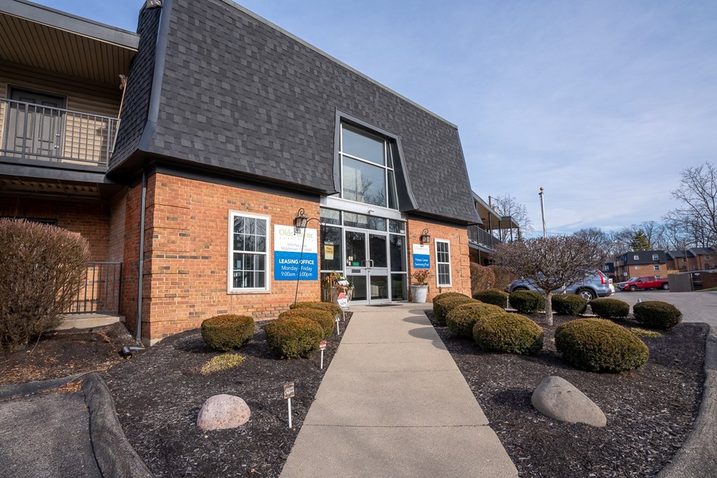 Leasing Office Exterior at Olde Towne Apartments, Middletown, Ohio