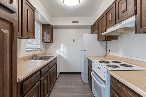 Fully Equipped Kitchen at Olde Towne Apartments, Middletown, OH