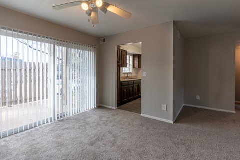 Vacant Living Room at Olde Towne Apartments, Ohio