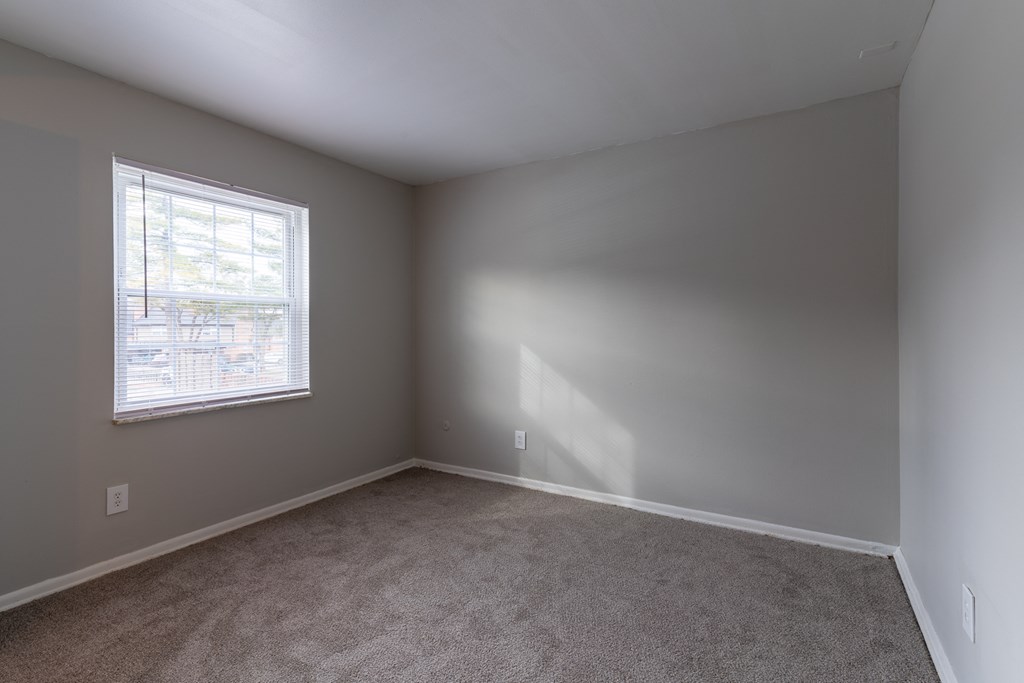 Expansive Windows at Olde Towne Apartments, Middletown
