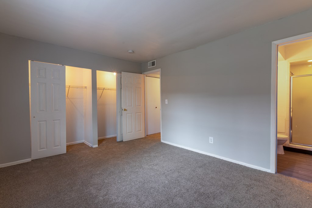Carpeted Living Area at Olde Towne Apartments, Middletown