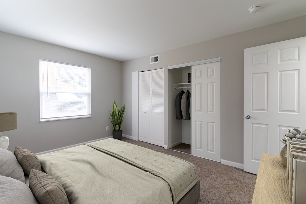Bedroom With Closet at Olde Towne Apartments, Middletown, 45042