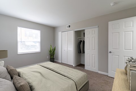 Bedroom With Closet at Olde Towne Apartments, Middletown, 45042