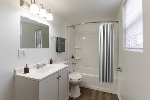 Luxurious Bathroom at Olde Towne Apartments, Middletown, OH