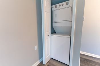 In Home Full Size Washer And Dryer at Olde Towne Apartments, Middletown, Ohio