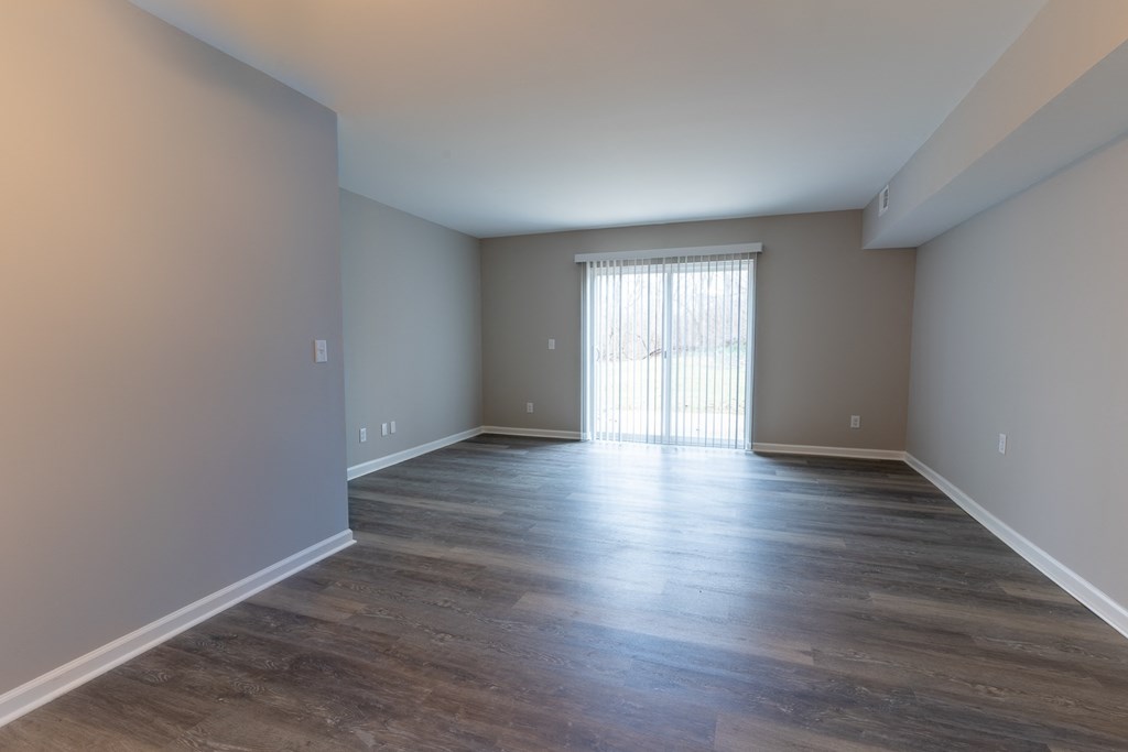 Unfurnished Living Area at Olde Towne Apartments, Middletown, OH
