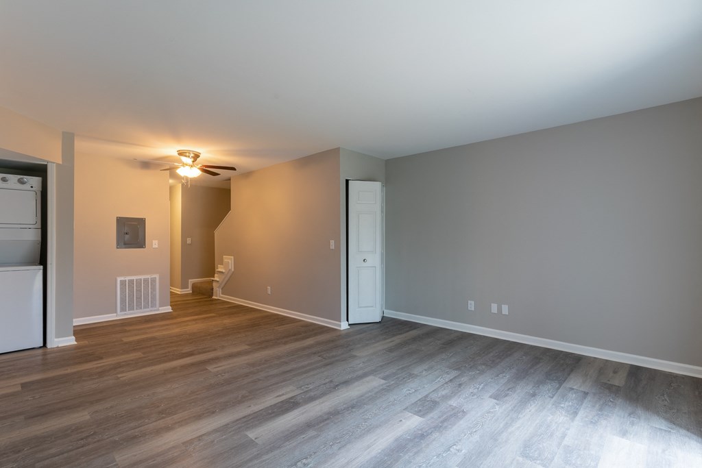 Spacious Living Room at Olde Towne Apartments, Middletown, OH, 45042