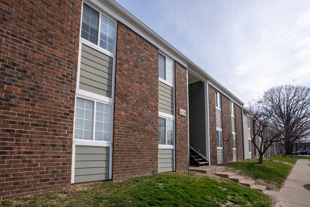 Building outdoor at Pickwick Farms Apartments, Indianapolis, IN, 46260