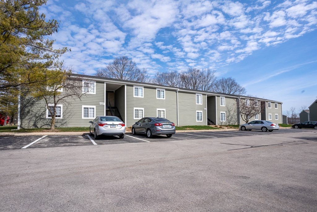 Building at Pickwick Farms Apartments, Indianapolis