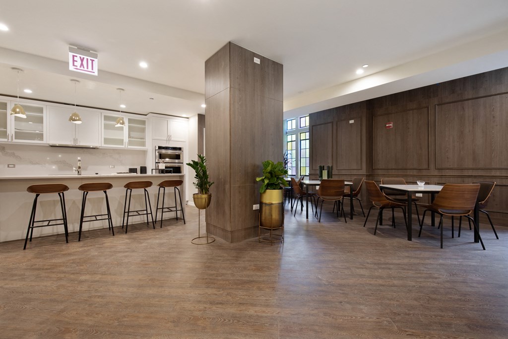 Party Room with Fully Equipped Kitchen/Bar at Park Heights by the Lake Apartments, Illinois