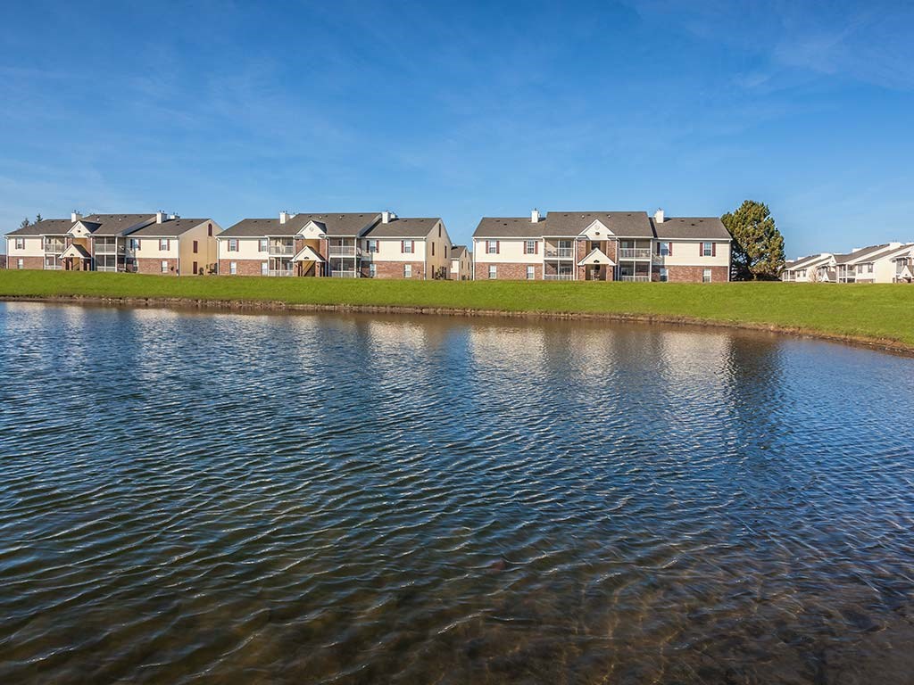 Apartments on the lake at Barton Farms in Greenwood, IN 46143