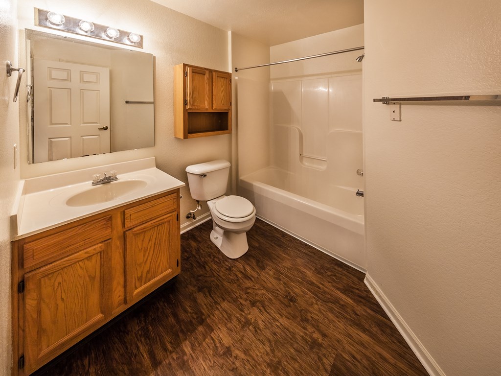 Large bathroom at Barton Farms in Greenwood, IN 46143