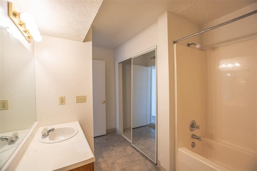 Designer Bathroom Suites at Creekside Square Apartments, Indianapolis