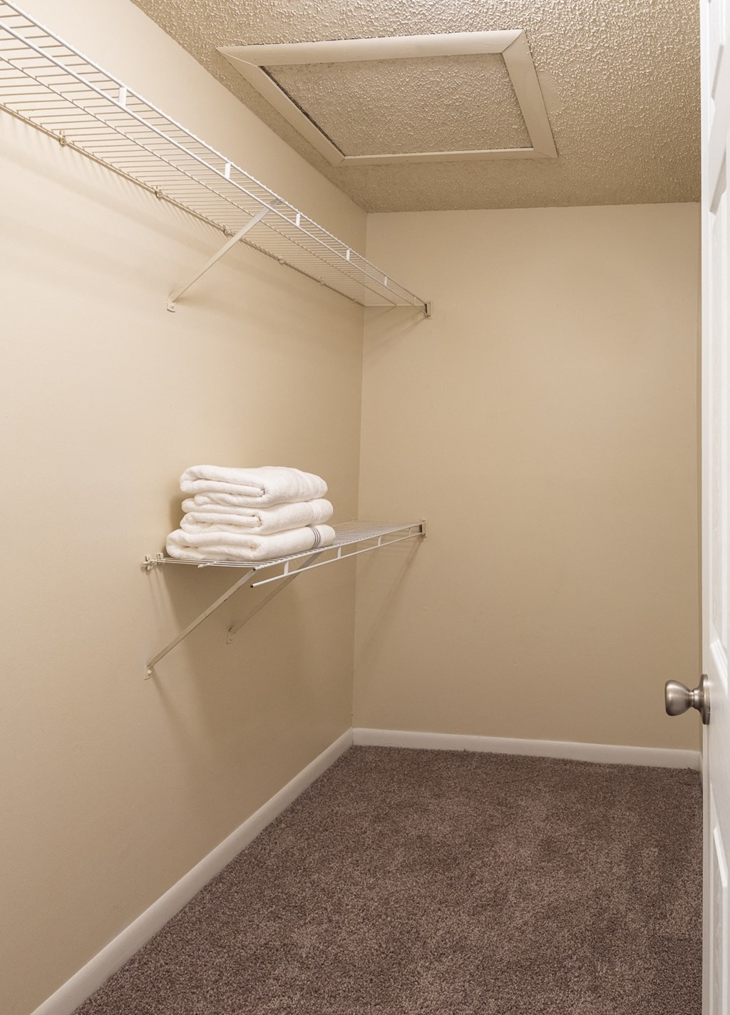 Generous Walk In Closets With Shelving at Meadow View Apartments and Townhomes, Springboro, OH, 45066