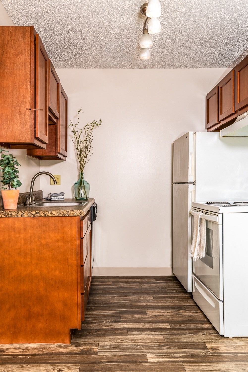 Well Equipped Kitchen at Meadow View Apartments and Townhomes, Ohio, 45066