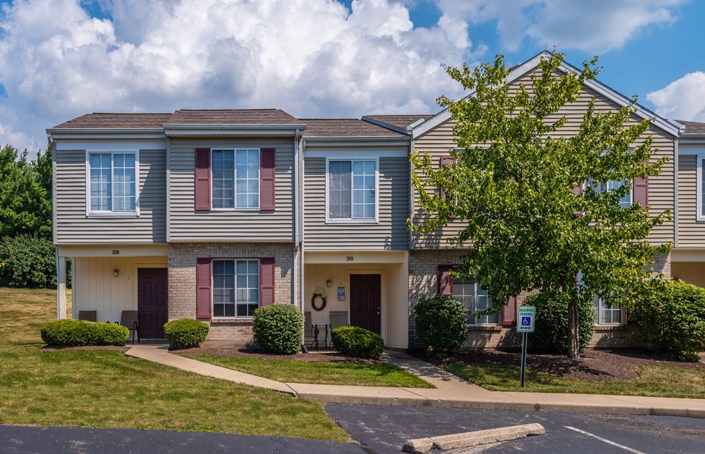 Property Exterior at Meadow View Apartments and Townhomes, Springboro