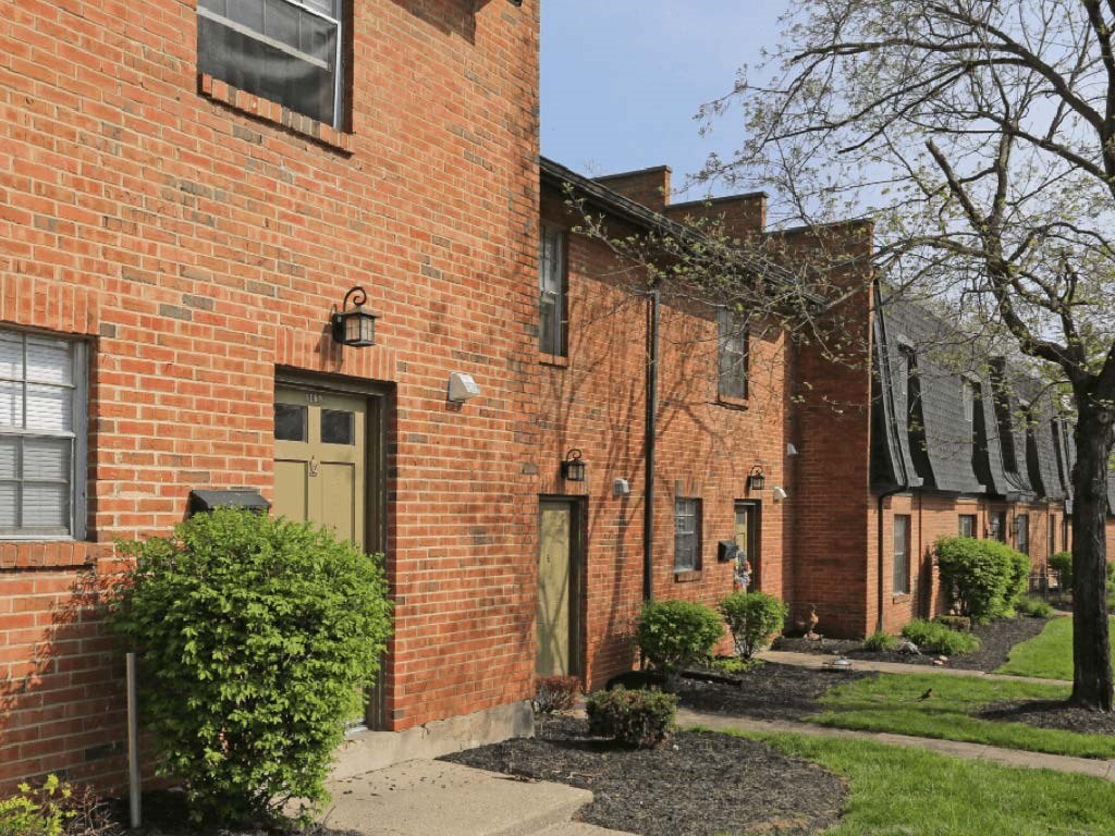 Apartment Exterior at Olde Towne Apartments in Middletown, OH