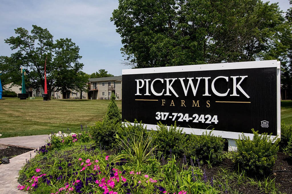 Community Signage at Pickwick Farms Apartments in 46260