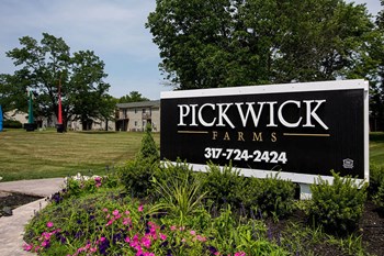 Community Signage Community Signage at Pickwick Farms Apartments in 46260 - Photo Gallery 2