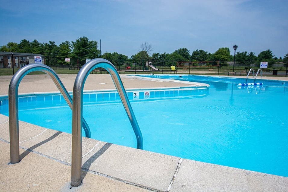 Sparkling Swimming Pool at Pickwick Farms Apartments in Indiana
