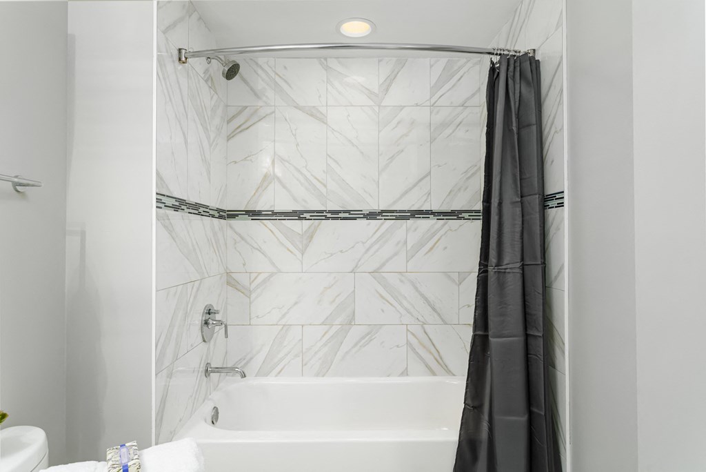 Oversized Soaking Tubs at Somerset Place Apartments, Illinois