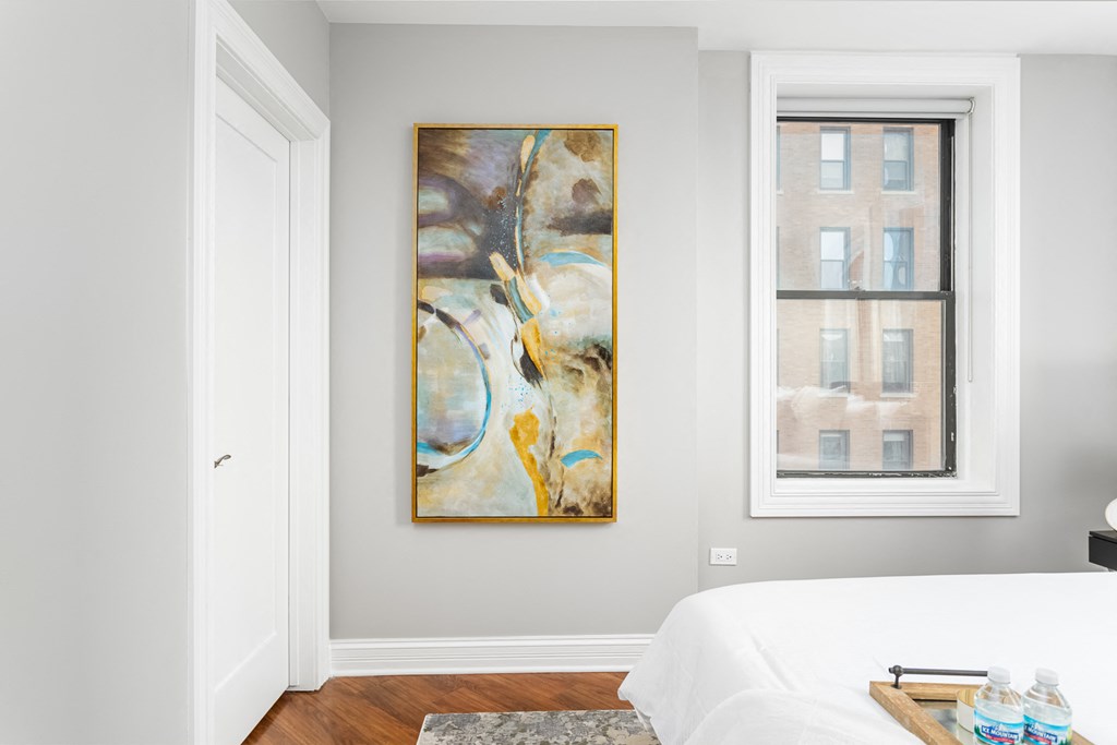 Spacious Bedrooms at Somerset Place Apartments, Illinois, 60640