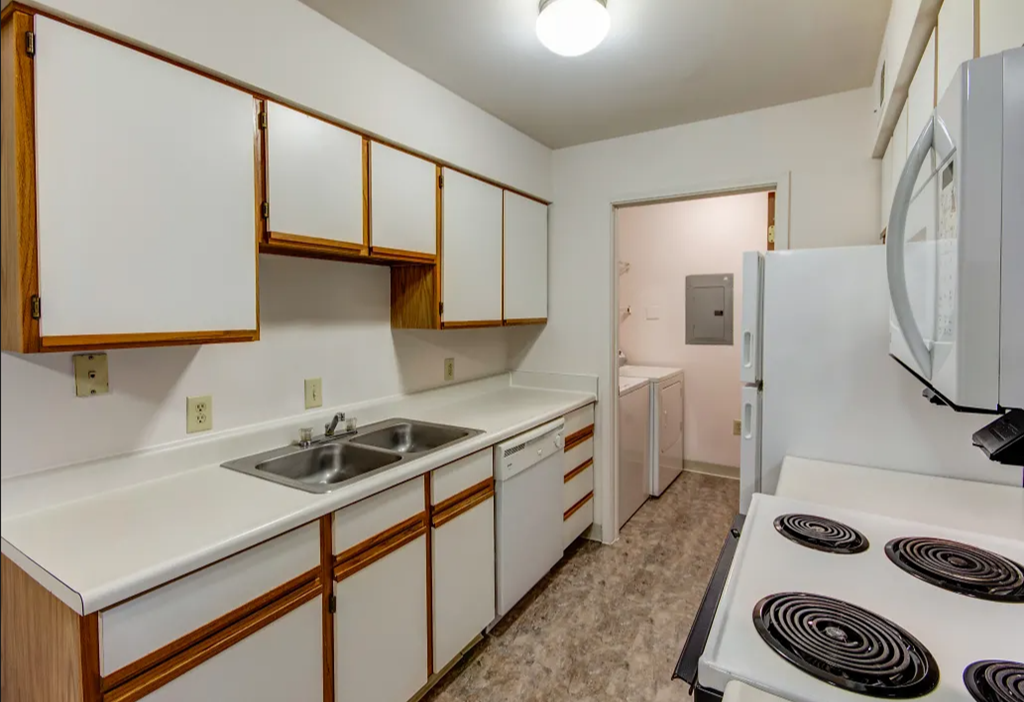 Kitchen at Walnut Creek Apartments, Indiana, 46902