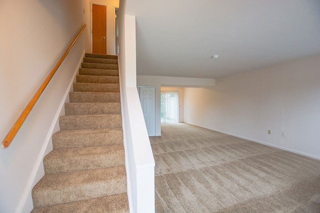 Living Room With Loft at Walnut Creek Apartments, Kokomo, 46902