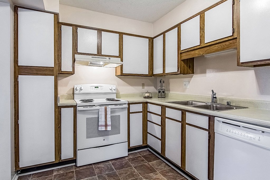 Fully Equipped Kitchen at Tymberwood Trace Apartments, Louisville, KY