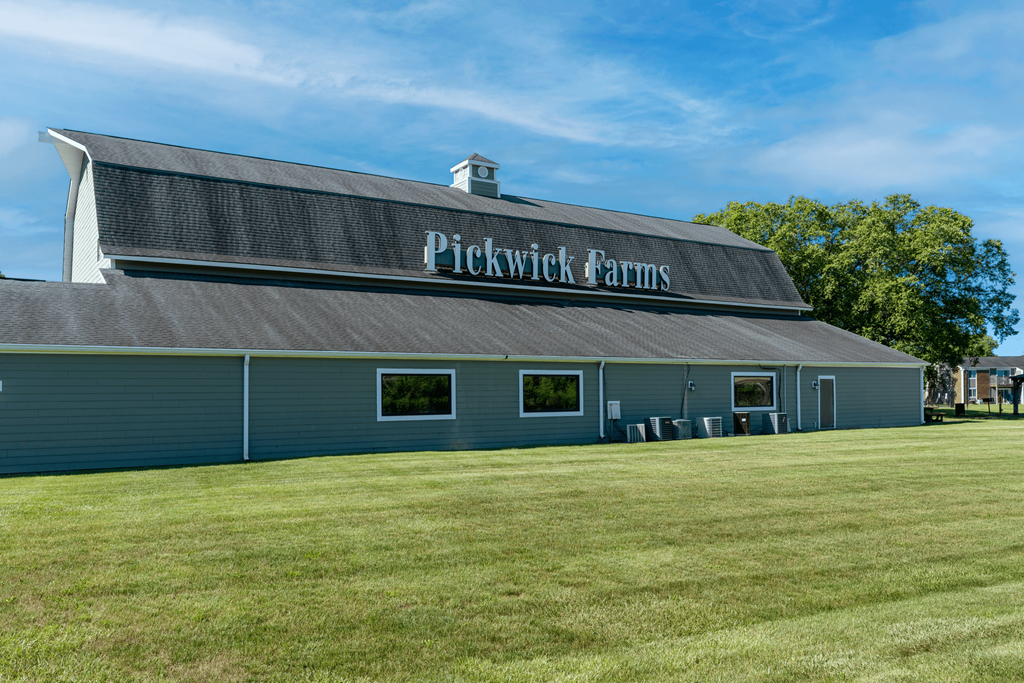 Lush Green Landscape at Pickwick Farms Apartments, Indianapolis, 46260