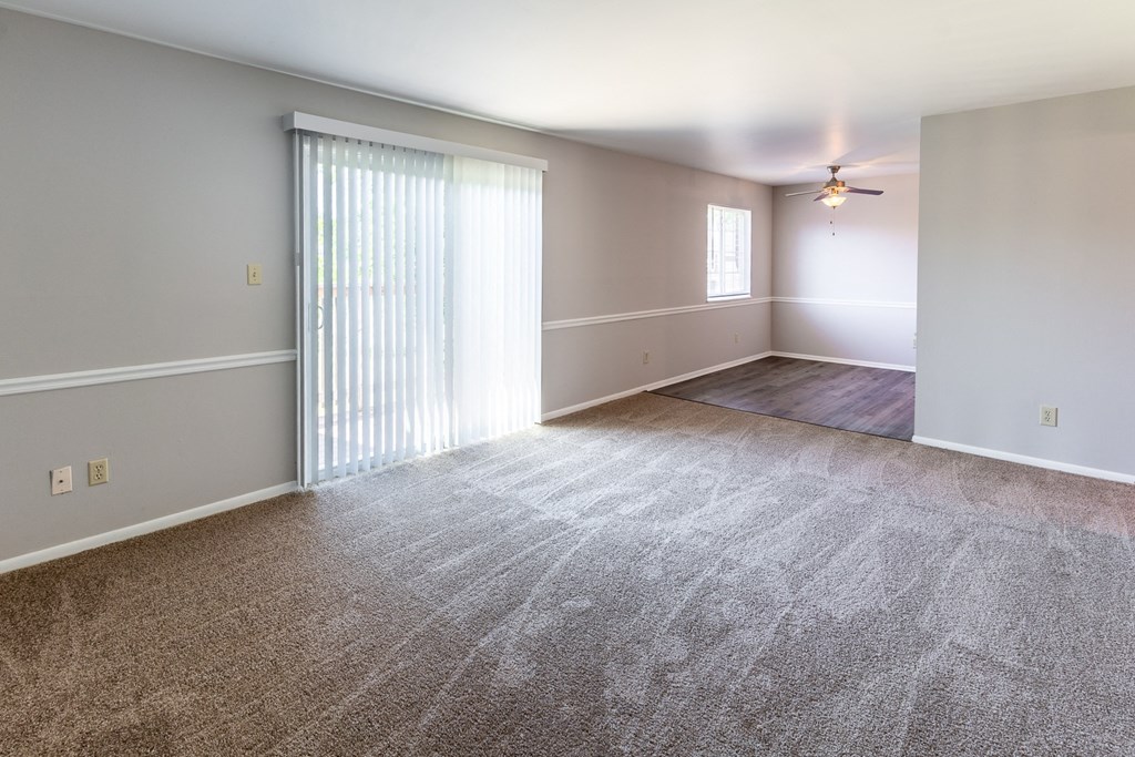 Unfurnished Living Area at Pickwick Farms Apartments, Indianapolis, IN