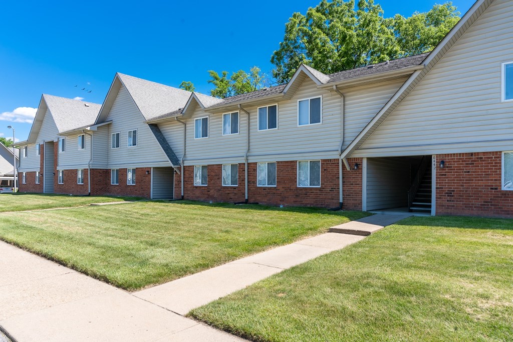 Greenspace Walking Trail at Lake Camelot Apartments, Indiana