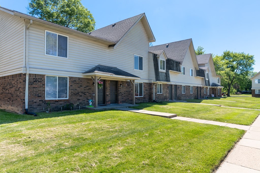 Green Landscape at Lake Camelot Apartments, Indianapolis, Indiana