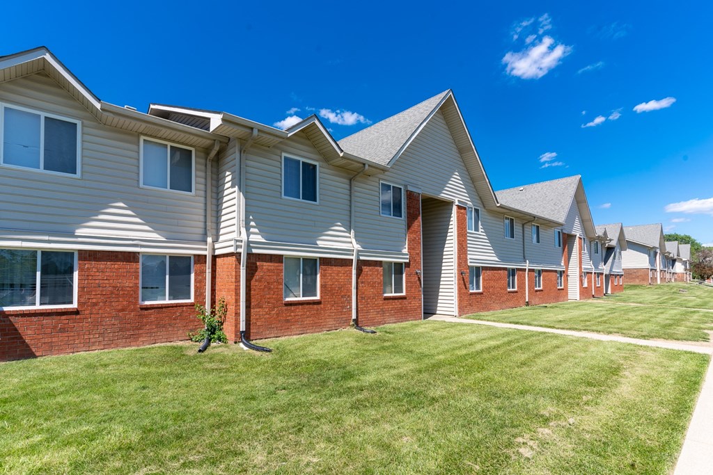 Green Lawn at Lake Camelot Apartments, Indianapolis, Indiana