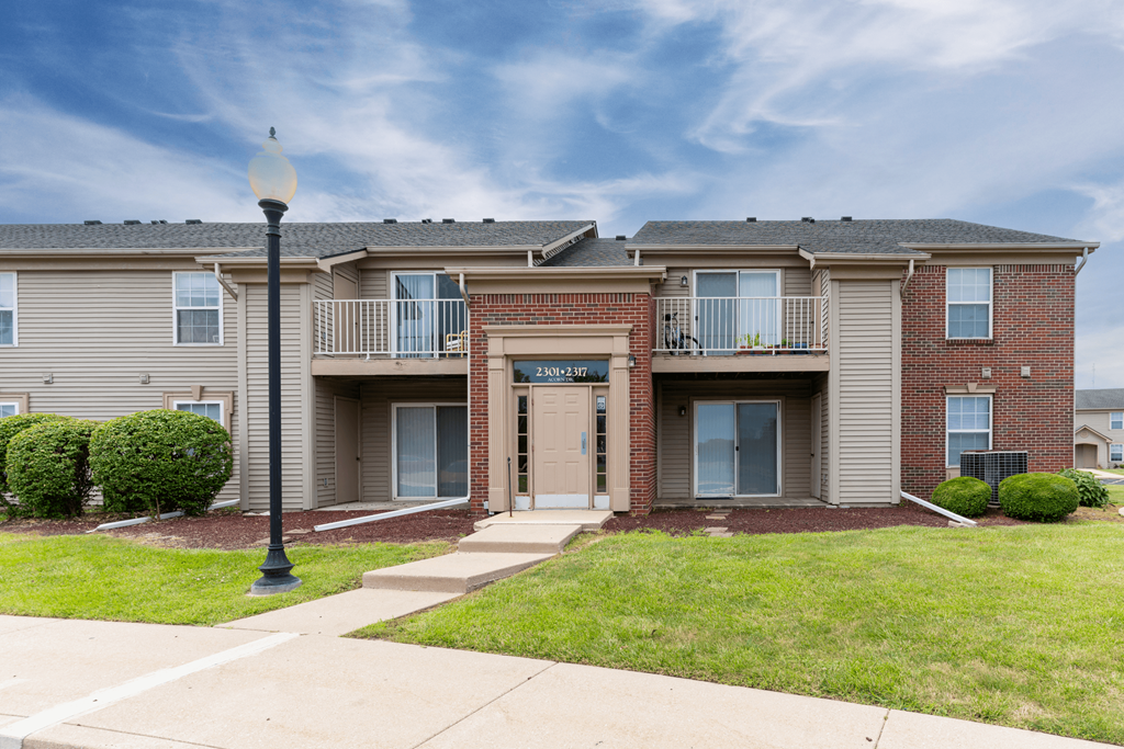 Entrance View at Walnut Creek Apartments, Indiana, 46902