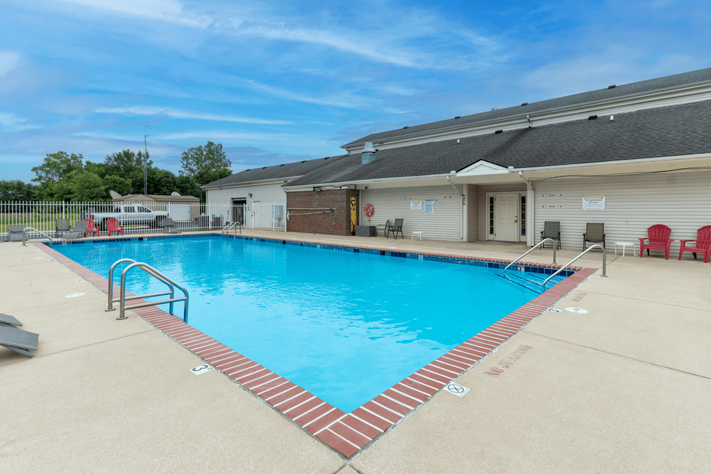 Outdoor Pool at Walnut Creek Apartments, Kokomo, IN