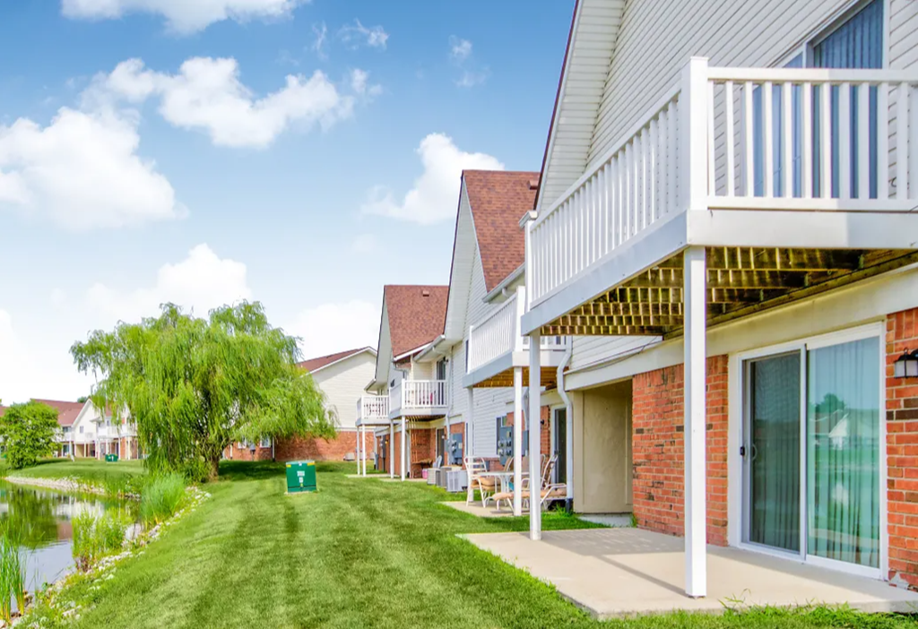 Lush Green Landscape at Waterstone Place Apartments, Indianapolis