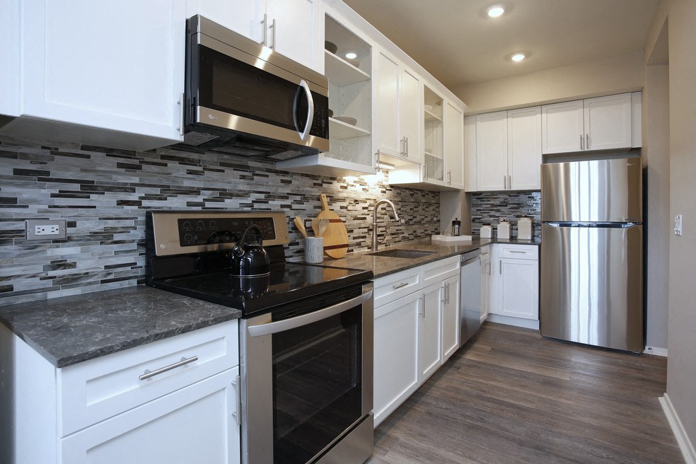Kitchen Appliances at Park Heights by the Lake Apartments, Illinois, 60649