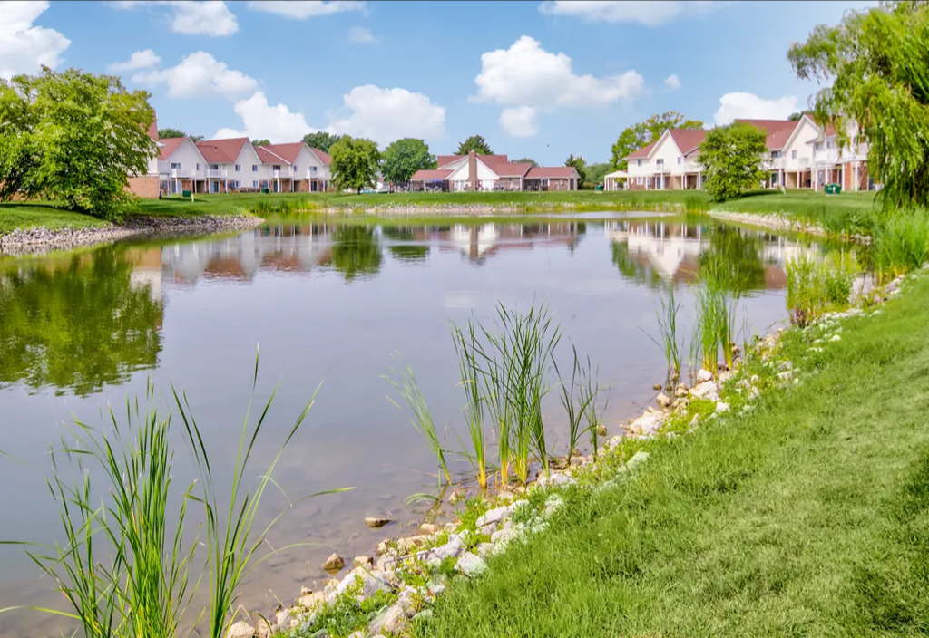 Large Lake View at Waterstone Place Apartments, Indiana
