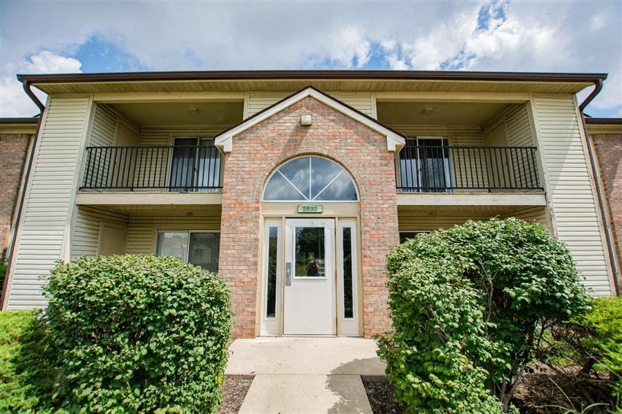 Building Front at Creekside Square Apartments, Indianapolis, 46254