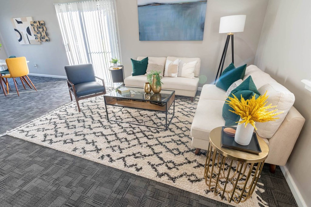 Living Room at Creekside Square Apartments, Indianapolis, 46254