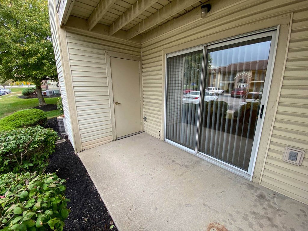 Outdoor Porch at Creekside Square Apartments, Indianapolis Indiana
