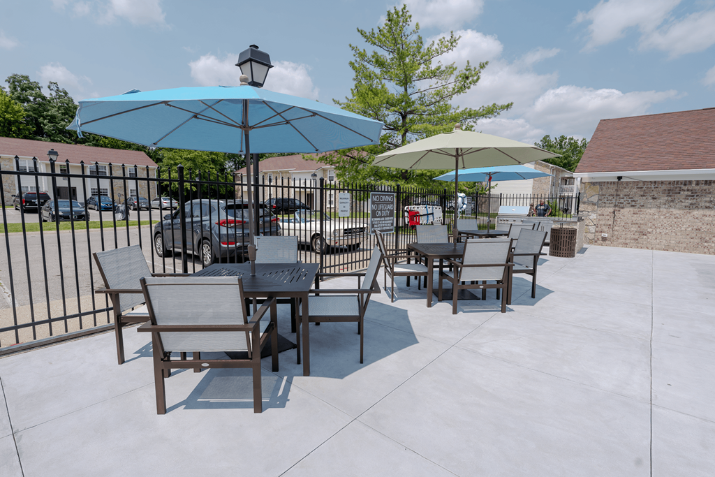 Outdoor Grill And Patio at The Court at Sandstone Apartments, Greenwood
