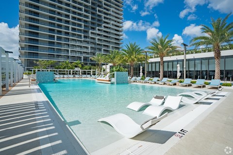 Forma Pool