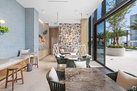 Forma Poolside Lounge