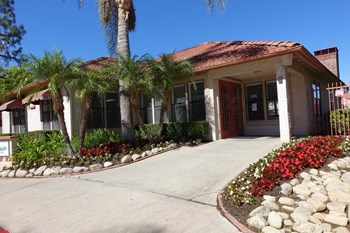 Sienna Pointe Apartments Leasing Office Exterior