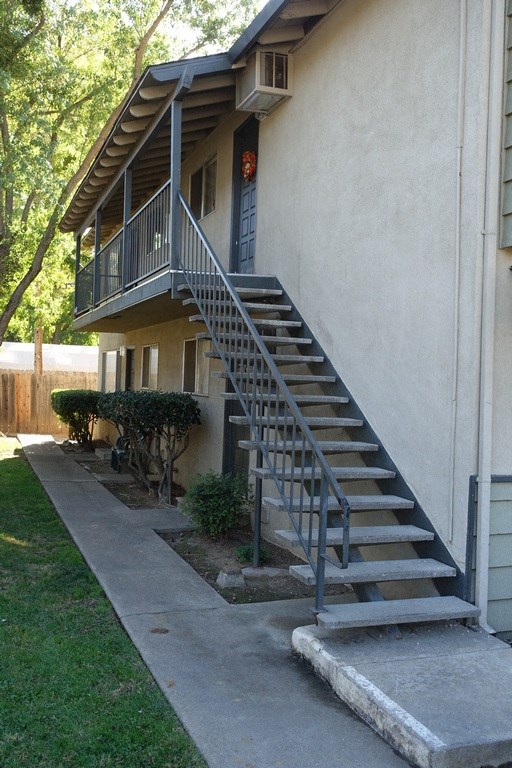 Walnut Crest Exterior