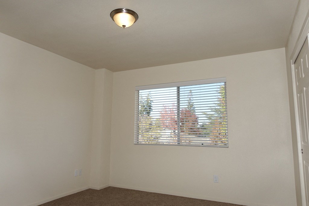 Walnut Crest Interior Bedroom
