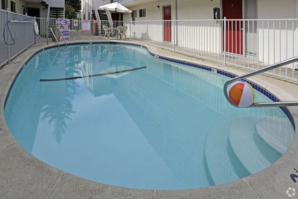 the swimming pool at the holiday inn express and suites