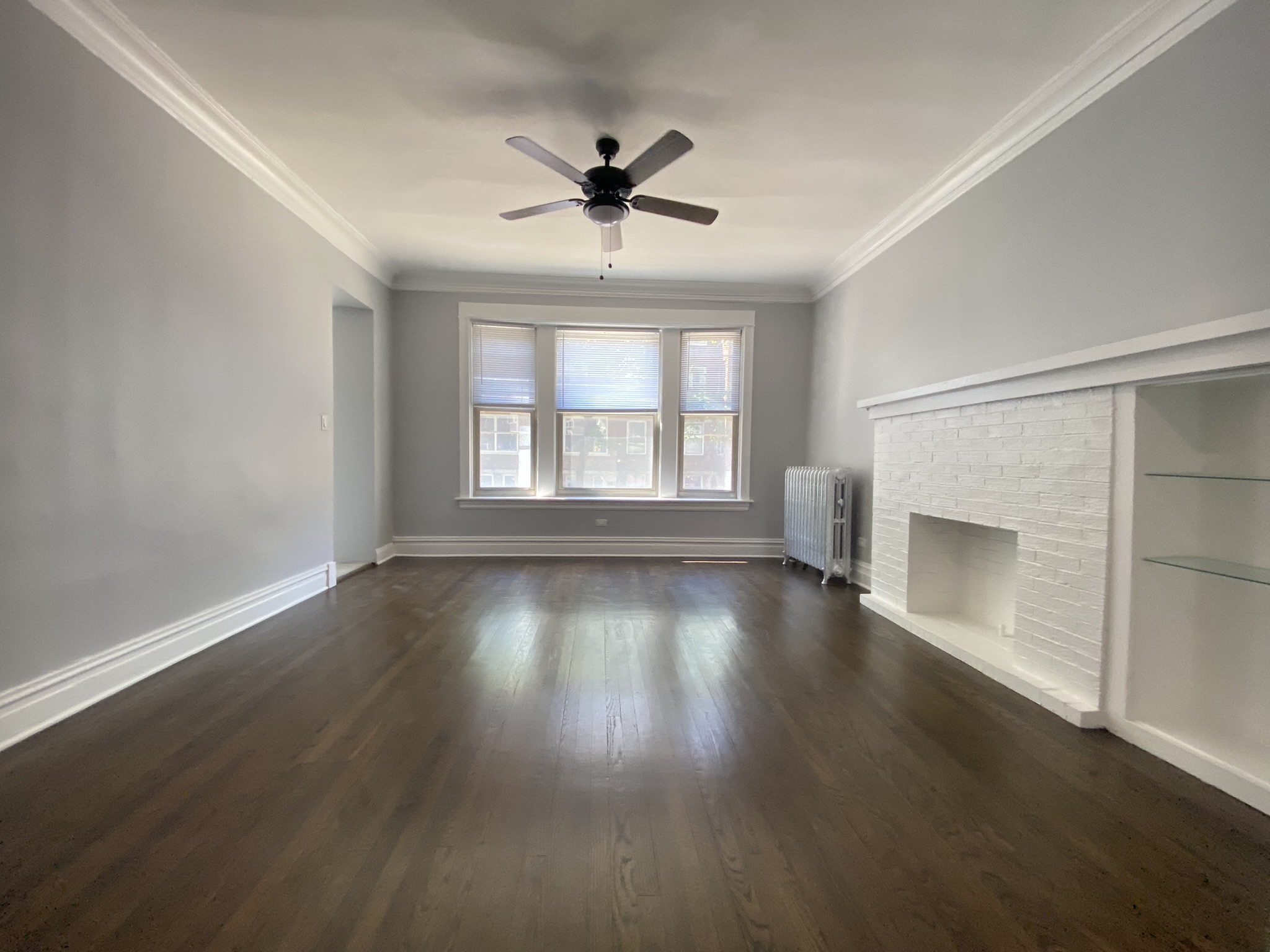 1222 Rosemont Upper Level Living room